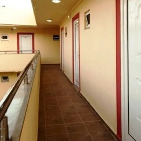 Billy's Aparthotel 4*