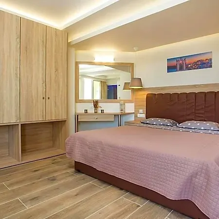 Billy's Aparthotel 4*