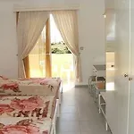比利的一室公寓 4* 法里拉基