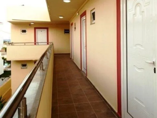 Billy's Aparthotel 4*